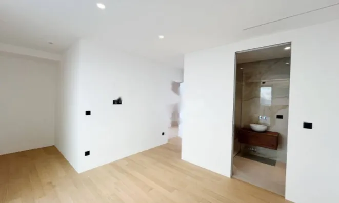 Недвижимость Трёхкомнатная квартира в центре: 10