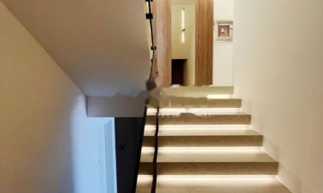 Недвижимость Трёхкомнатная квартира в центре: 18