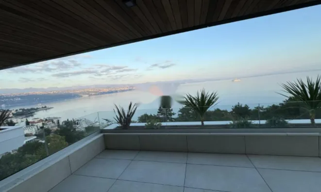 Недвижимость Двухкомнатная квартира в центре: 2