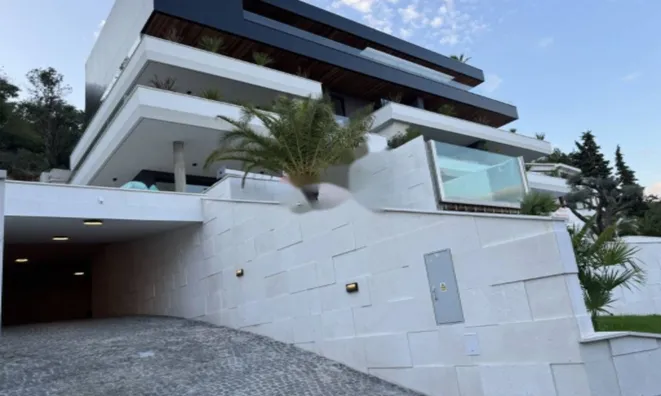 Недвижимость Двухкомнатная квартира в центре: 4