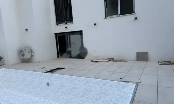 Недвижимость Двухкомнатная квартира в центре: 13