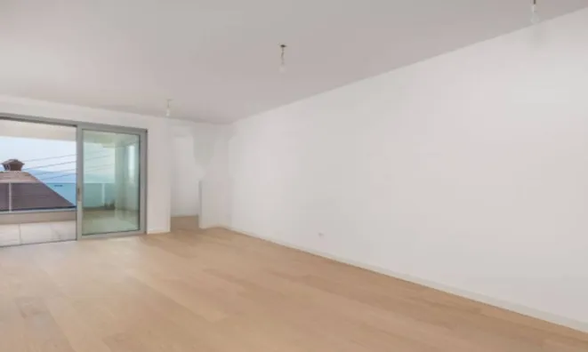 Недвижимость Двухкомнатная квартира в центре: 3