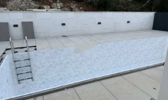 Недвижимость Трехкомнатная квартира в центре: 4