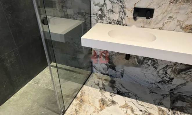 Недвижимость Трехкомнатная квартира в центре: 9