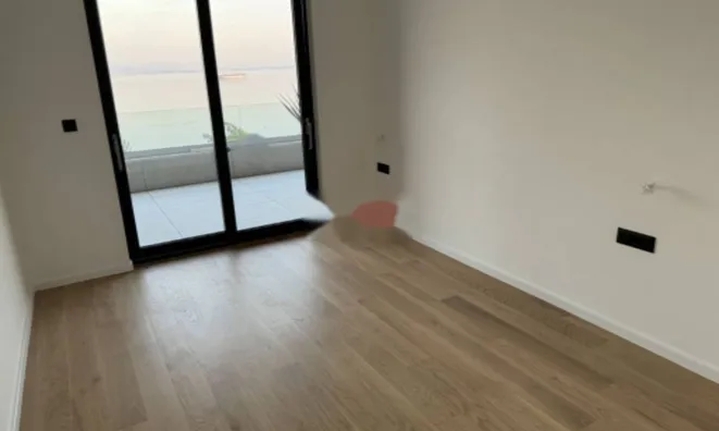 Недвижимость Трехкомнатная квартира в центре: 10