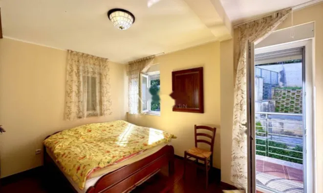 Недвижимость Трехкомнатная квартира в центре: 4