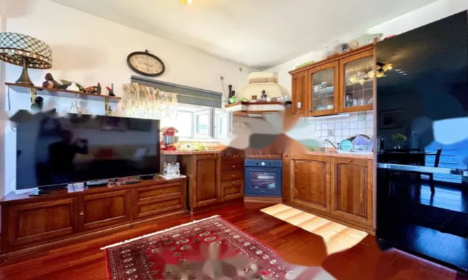 Недвижимость Трехкомнатная квартира в центре: 10