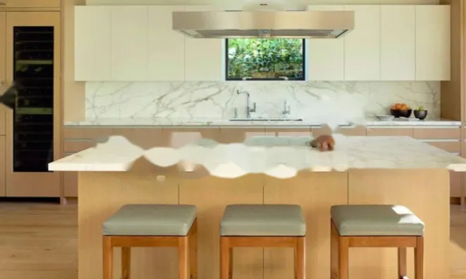 Недвижимость Четырехкомнатная квартира в центре: 3