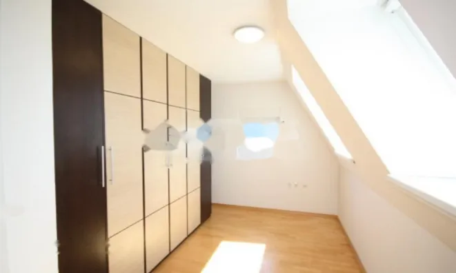 Недвижимость Квартира 4-комнатная, Мосте: 4