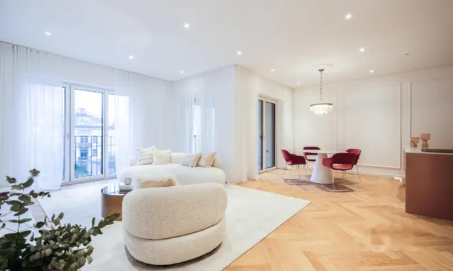 Недвижимость Двухкомнатная квартира в центре: 1