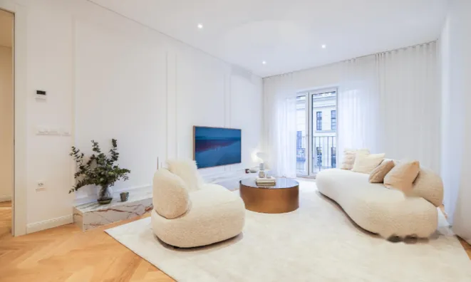 Недвижимость Двухкомнатная квартира в центре: 4