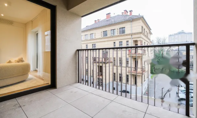 Недвижимость Двухкомнатная квартира в центре: 10