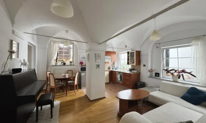 Недвижимость Четырехкомнатная квартира в центре: 4