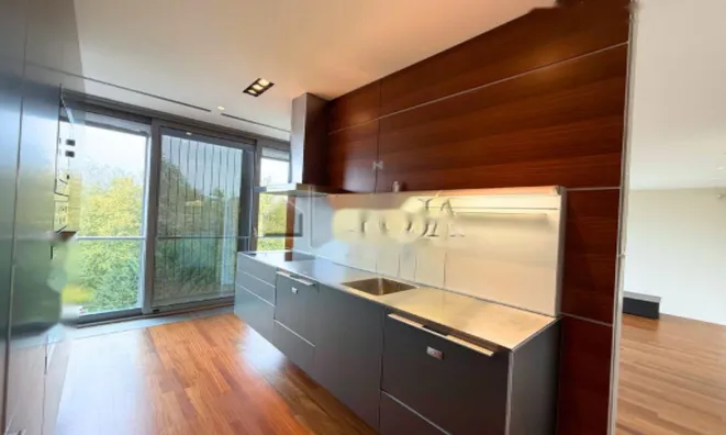 Недвижимость Квартира, 5+ комнат, Центр: 5