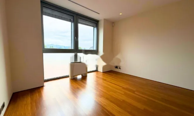 Недвижимость Квартира, 5+ комнат, Центр: 10