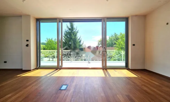 Недвижимость Квартира, 5+ комнат, Центр: 5