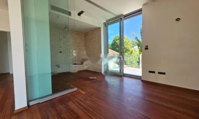 Недвижимость Квартира, 5+ комнат, Центр: 8