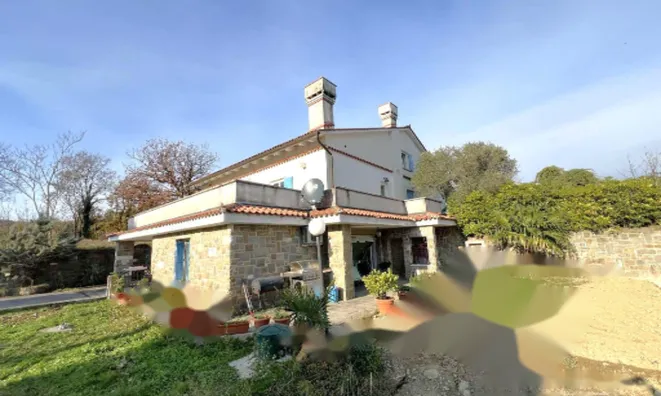 Недвижимость Двухэтажный дом Бошамарин: 1