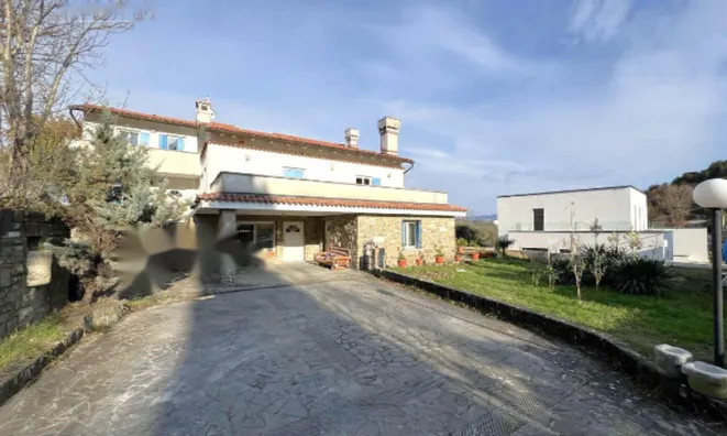 Недвижимость Двухэтажный дом Бошамарин: 6