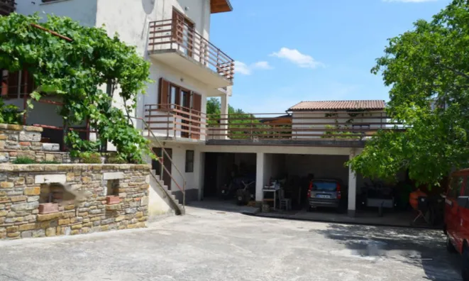 Недвижимость Дом, Побеги: 8