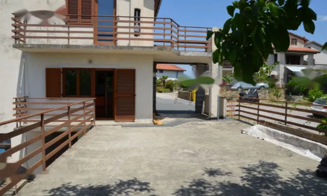 Недвижимость Дом, Побеги: 14