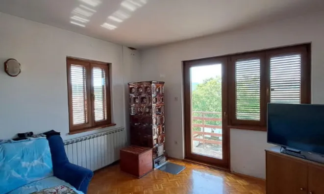 Недвижимость Дом, Побеги: 17