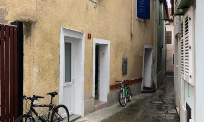 Недвижимость Однокомнатная квартира Копер: 1