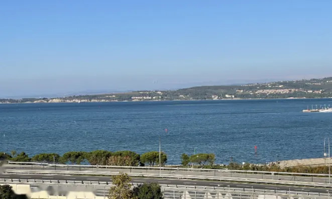 Недвижимость Трёхкомнатная квартира у моря: 1