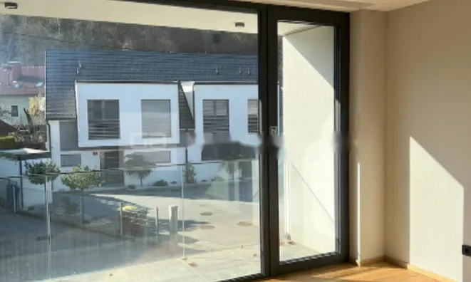 Недвижимость Четырехкомнатная квартира: 3