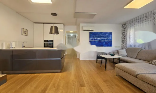 Недвижимость Трёхкомнатная квартира в Портороже: 33