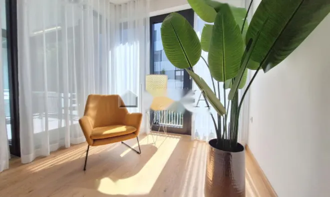 Недвижимость Квартира 3 комнаты, Центр: 3