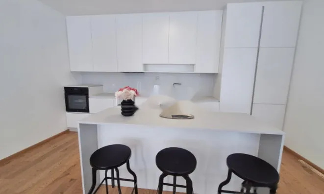 Недвижимость Квартира 3 комнаты, Центр: 6