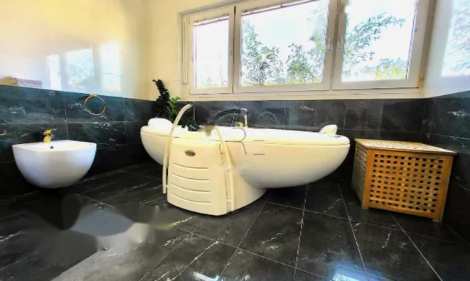 Недвижимость Четырёхкомнатная квартира Центр: 2