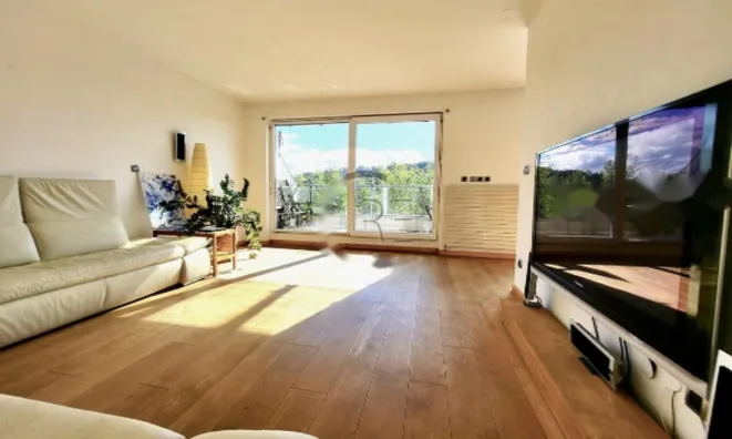 Недвижимость Четырёхкомнатная квартира Центр: 4