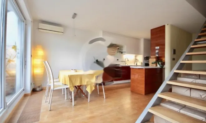 Недвижимость Четырёхкомнатная квартира Центр: 10