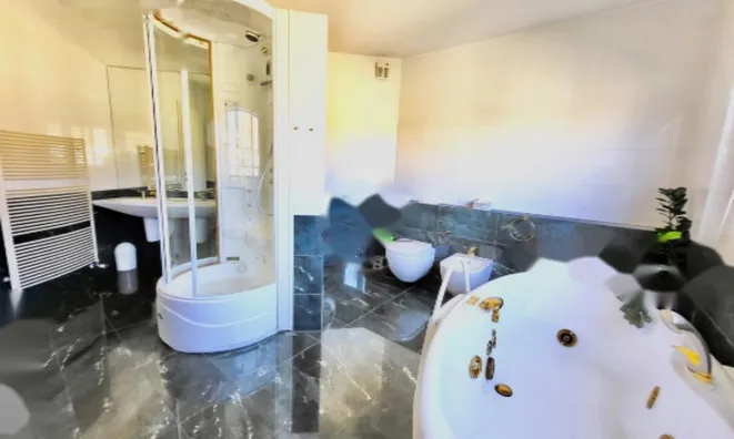 Недвижимость Четырёхкомнатная квартира Центр: 24