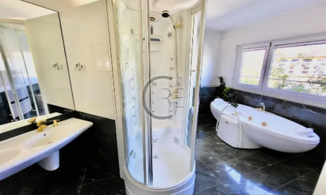 Недвижимость Четырёхкомнатная квартира Центр: 25