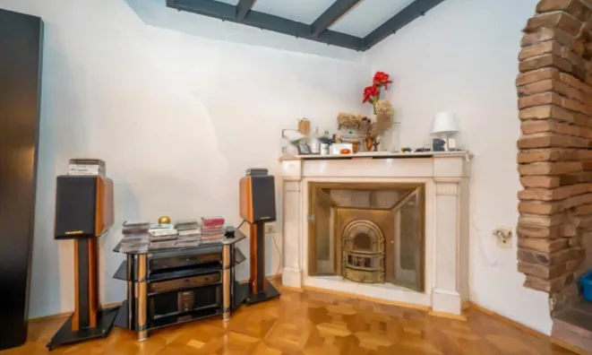 Недвижимость Трёхкомнатная квартира в центре: 3