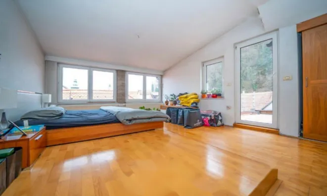 Недвижимость Трёхкомнатная квартира в центре: 9