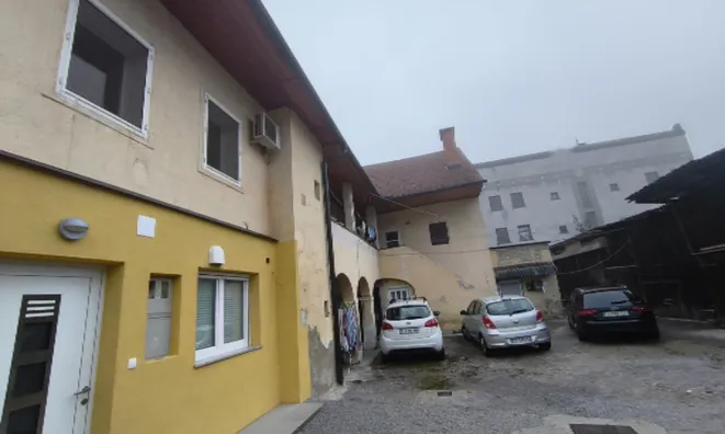 Недвижимость Квартира 1,5-комнатная, Центр Любляны, улица Трубарьева.: 1