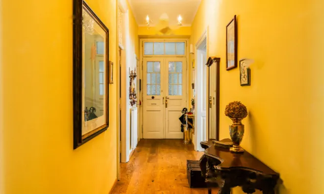 Недвижимость Квартира 4 комнаты в центре : 4