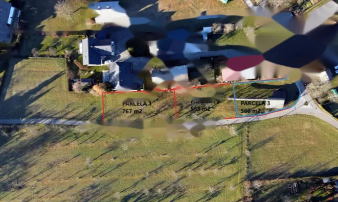 Недвижимость Участок, пригодный для строительства Блед.: 7