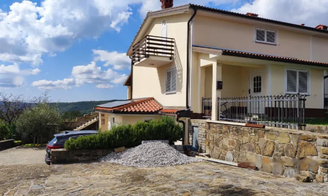 Недвижимость Двухэтажный дом в Марезиге: 1