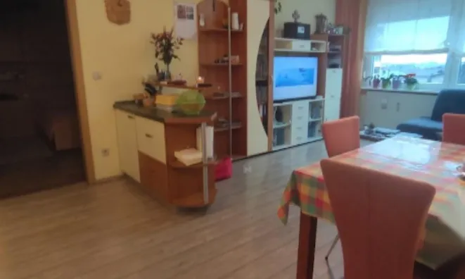 Недвижимость Трехкомнатная квартира с балконом на Штепанском поселке: 4