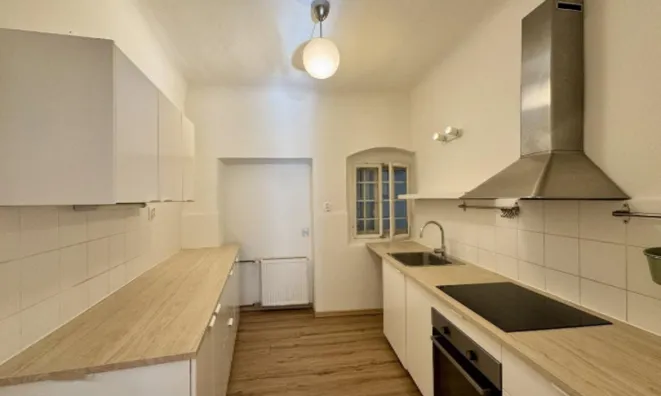 Недвижимость Квартира, 4 комнаты, Любляна Центр: 4