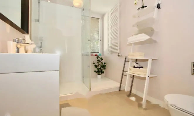 Недвижимость 2-комнатная квартира в центре: 5