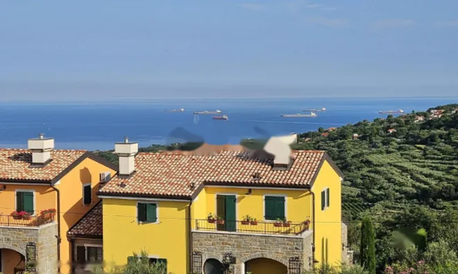 Недвижимость Четырехкомнатная квартира: 1