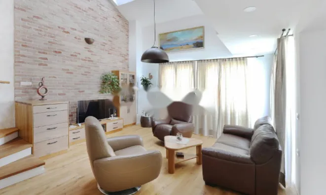 Недвижимость Четырехкомнатная квартира: 3