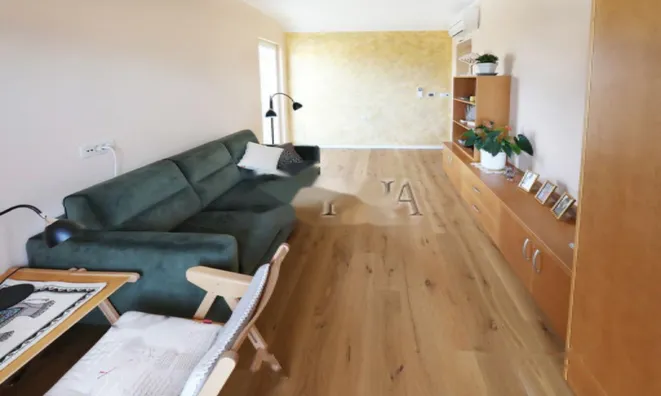 Недвижимость Четырехкомнатная квартира: 6