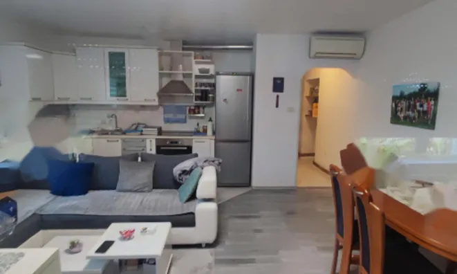 Недвижимость Квартира, 3 комнаты Сечовле: 1